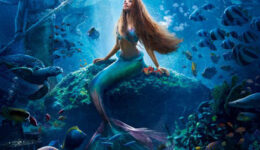 Arielle, die Meerjungfrau (Halle Bailey) ist eine waschechte Meerjungfrau und ist eine von zahlreichen Töchtern von König Triton - Walt Disney Film in forum2 Kulturverein Olympiadorf